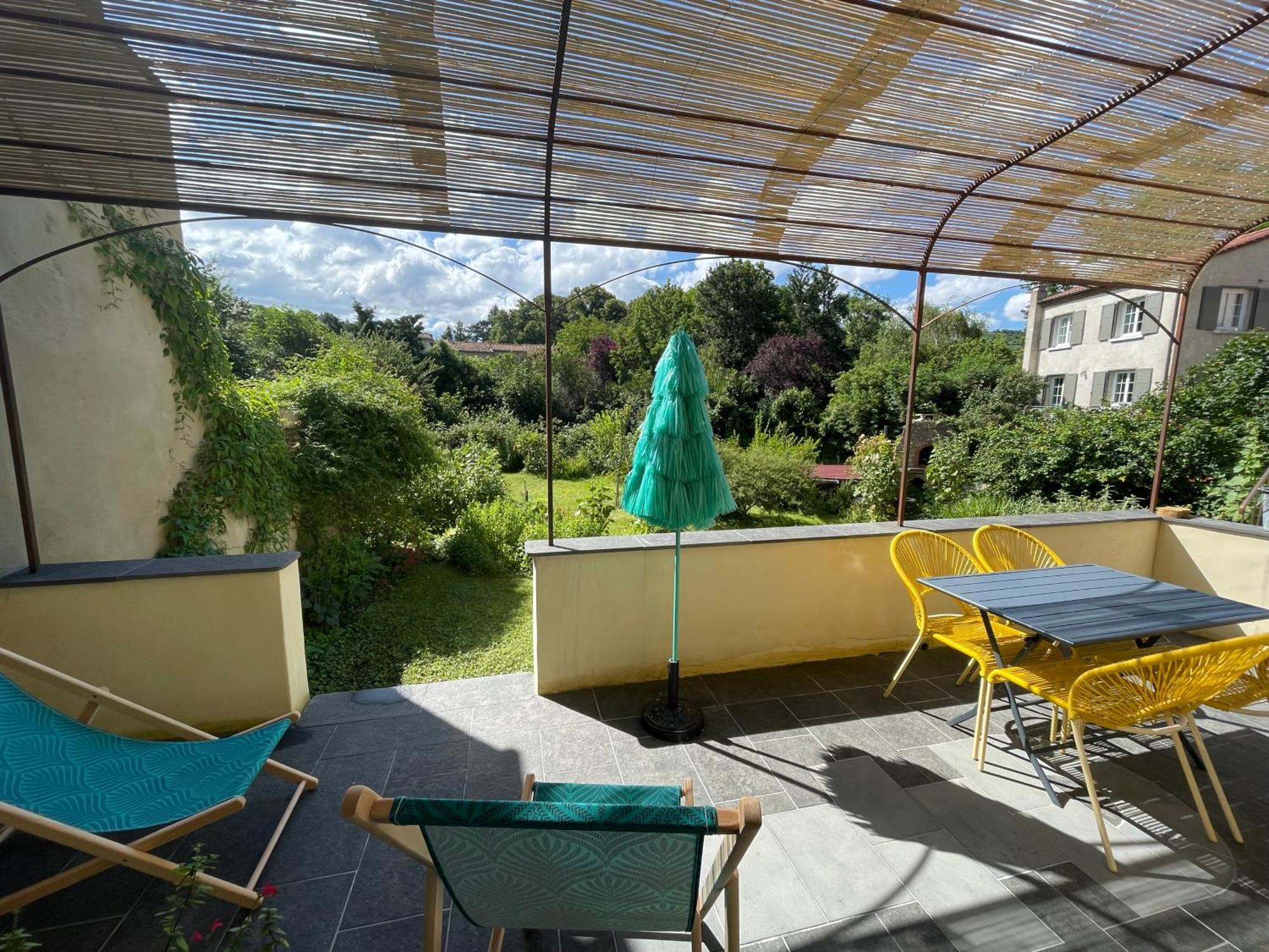 Gite Avec Terrasse Saint-Saturnin  Eksteriør bilde