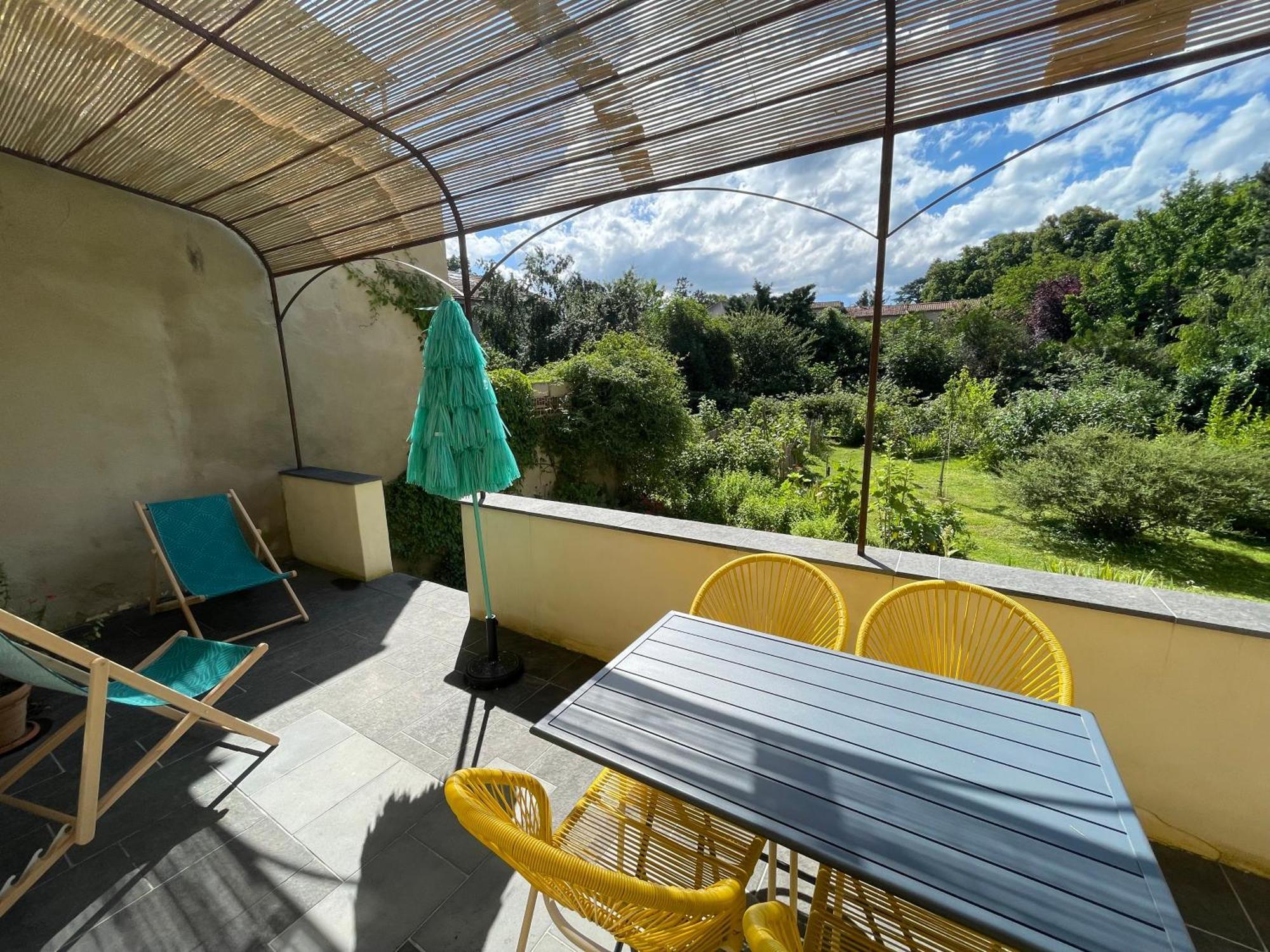 Gite Avec Terrasse Saint-Saturnin  Eksteriør bilde